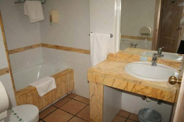 Economy Triple Room